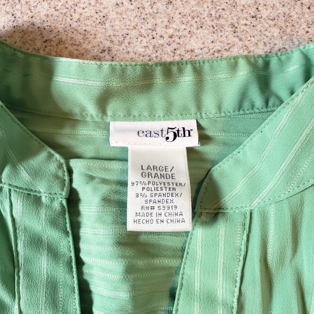 Green plisse top - Picture 3 of 3
